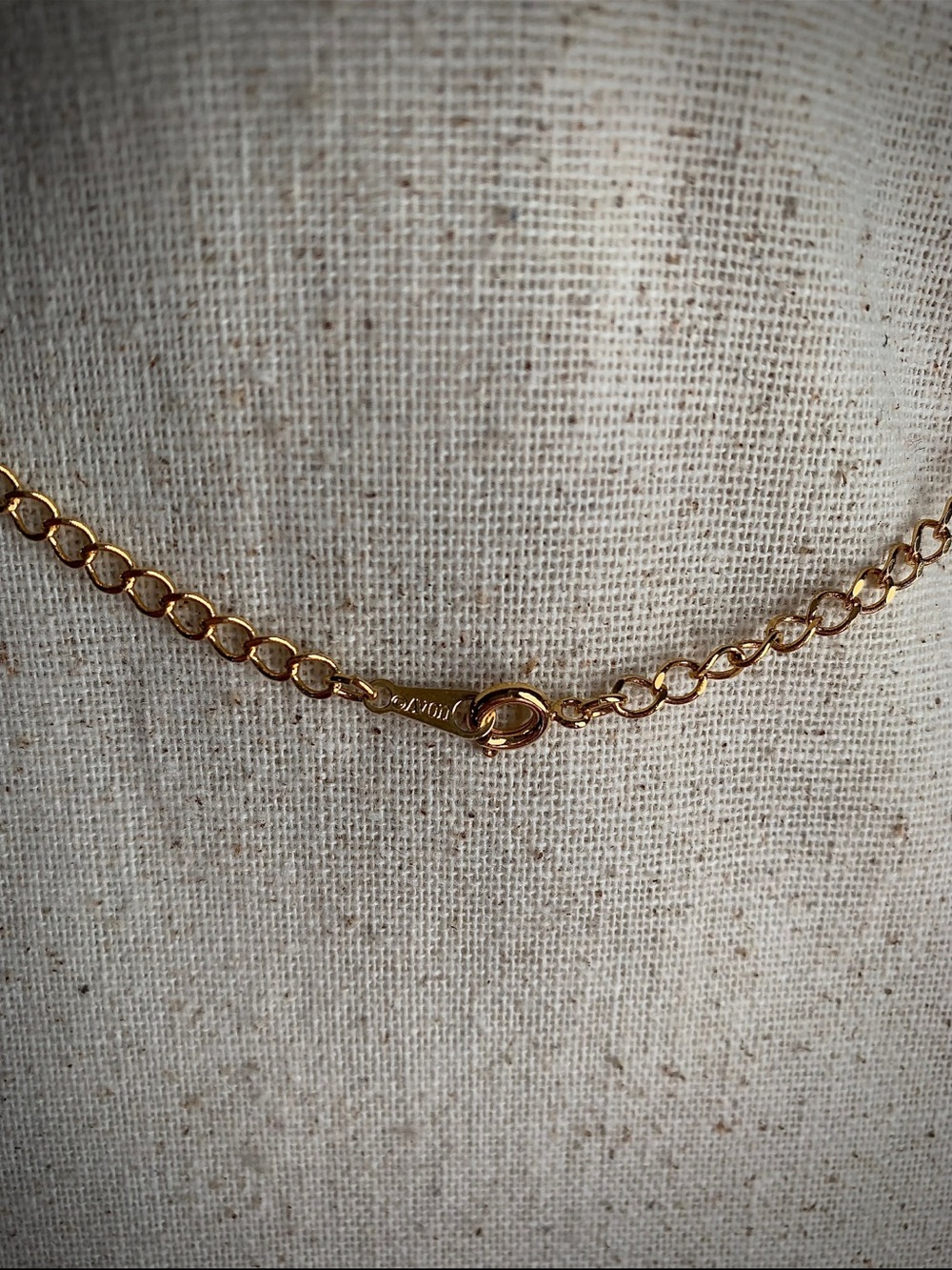 Signed Avon Vintage 1987 Pearlessence Cluster Gold Tone Faux Pearl Necklace 18" - Picture 6 of 7